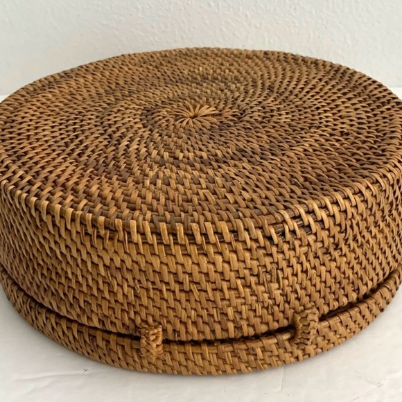 Round Rattan Women's Bag Good Condition - Picture 7 of 10